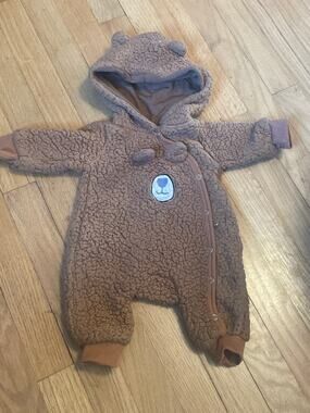 Tahari baby 0-3m bear one piece